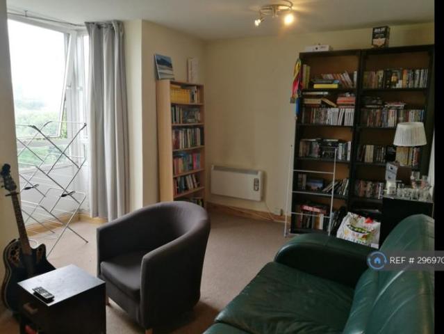 Apartment at Bramlands Close, Greater London