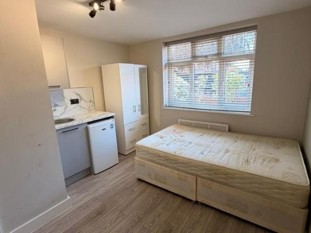 Apartment at Brightside Avenue, Borough of Spelthorne