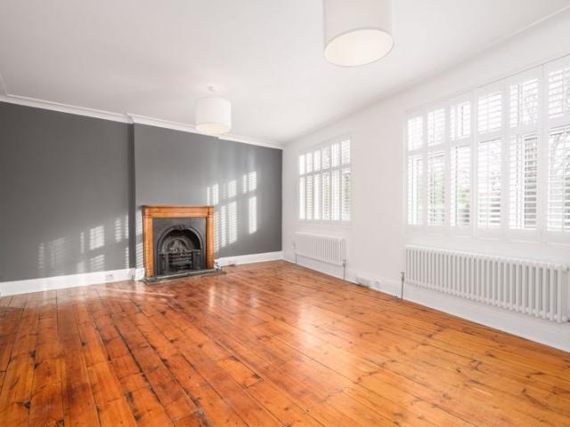 Apartment at Bridge Road, Elmbridge