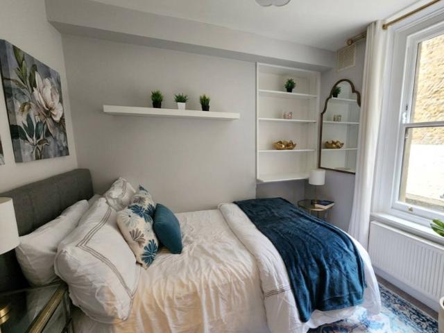Apartment at Bristol Gardens, City of Westminster