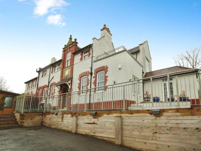 Apartment at Bristol Road, Hambrook