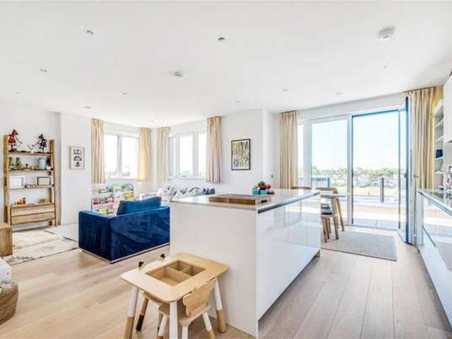 Apartment at Broom Road, Greater London