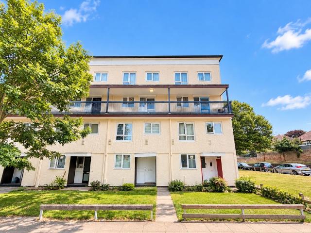 Apartment at Brookwood Road, Greater London
