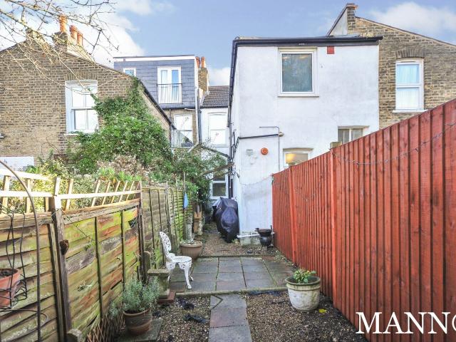 Apartment at Brookdale Road, Greater London
