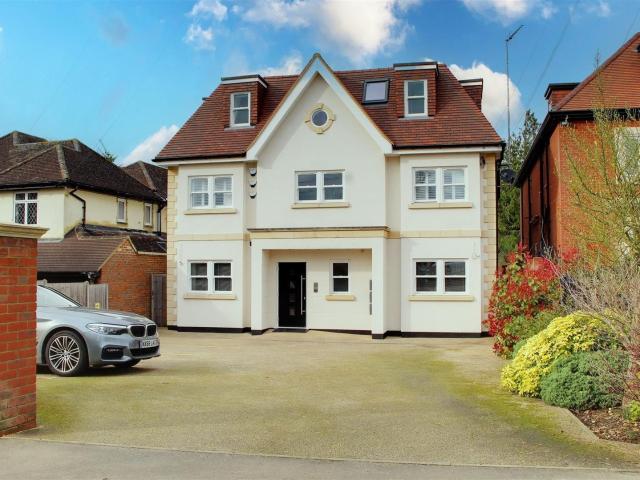 Apartment at Brookmans Avenue, Welwyn Hatfield