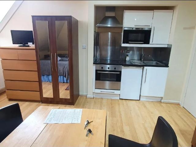 Apartment at Brondesbury Park, Greater London