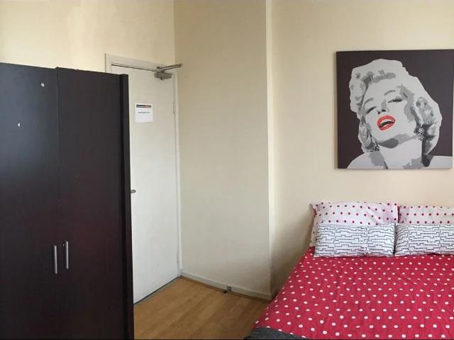 Apartment at Brondesbury Park, Greater London