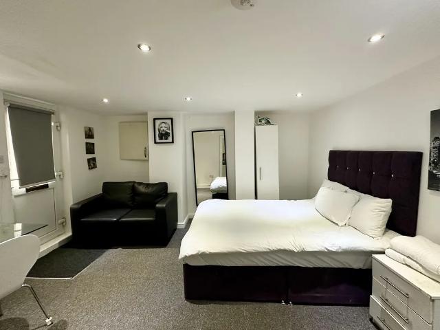 Apartment at Brown Hill Crescent, Leeds