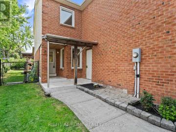 Apartment for rent in Halton - Parking