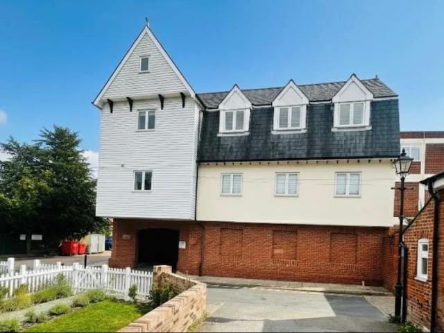 Apartment at Buttercross Lane, Epping Forest