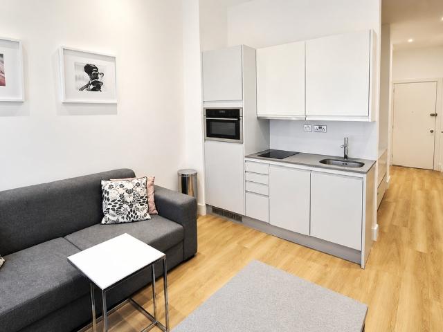Apartment at Buckingham Avenue, Slough