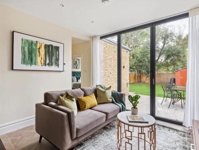 Apartment at Burlington Avenue, Greater London