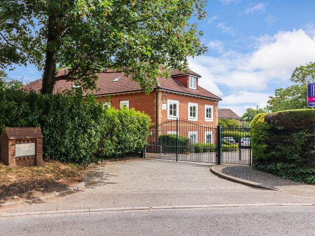 Apartment at Burnham Lane, Slough