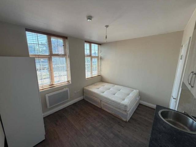 Apartment at Burnt Ash Lane, Greater London