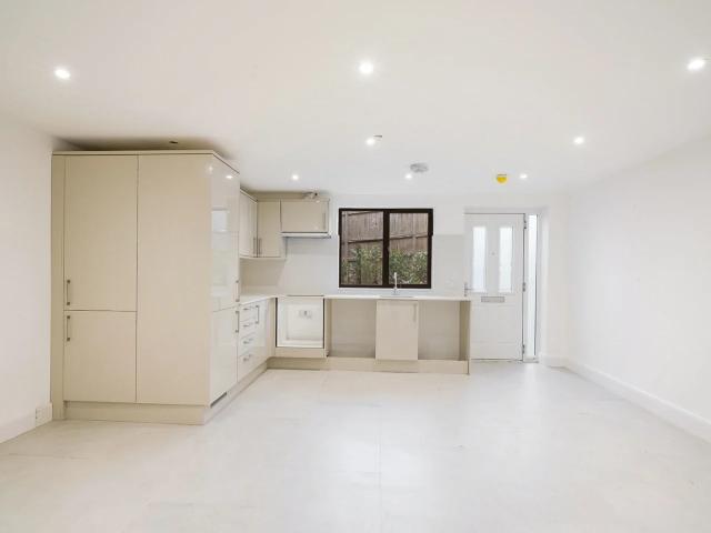 Apartment at Bushey Grove Road, Hertsmere