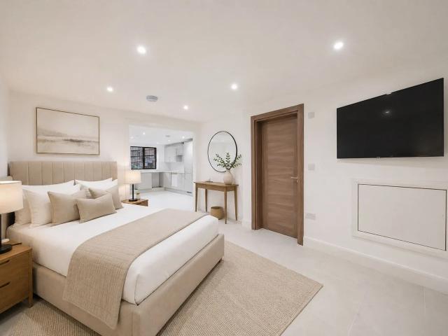Apartment at Bushey Grove Road, Hertsmere