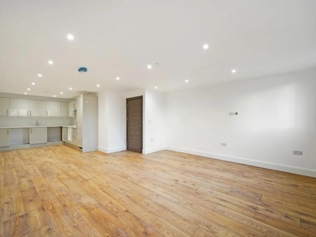 Apartment at Bushey Grove Road, Hertsmere