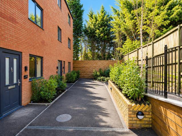 Apartment at Bushey Grove Road, Hertsmere