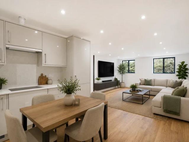 Apartment at Bushey Grove Road, Hertsmere