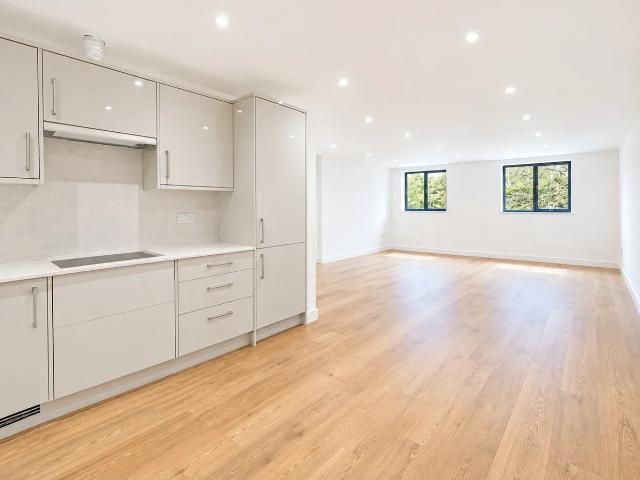 Apartment at Bushey Grove Road, Hertsmere