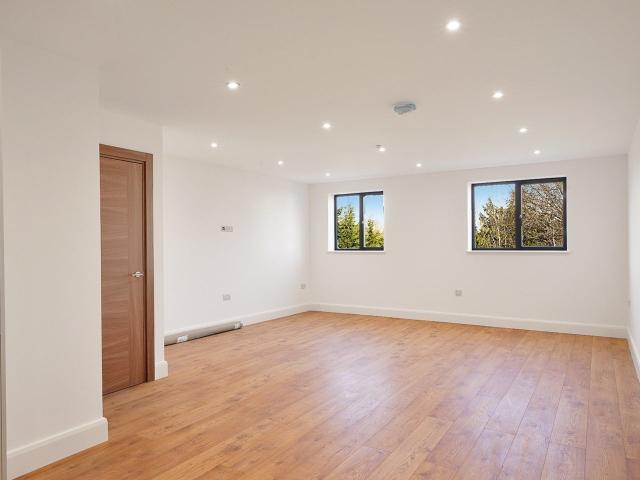Apartment at Bushey Grove Road, Hertsmere