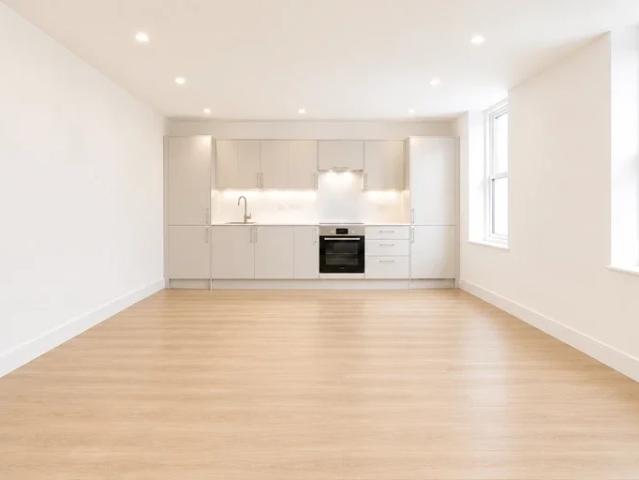 Apartment at Bushey Grove Road, Hertsmere
