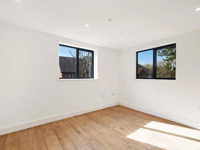 Apartment at Bushey Grove Road, Hertsmere