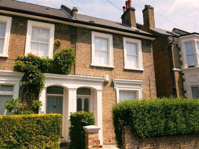 Apartment at Bushey Hill Road, Greater London