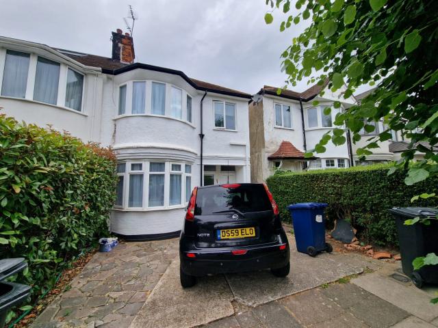 Apartment at Golders Manor Drive, Greater London