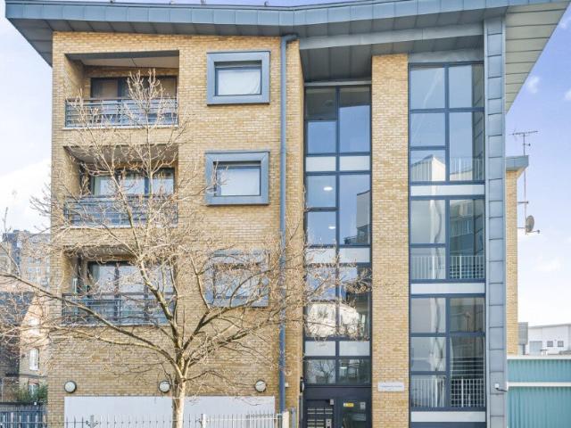 Apartment at Goldsworthy Gardens, Greater London