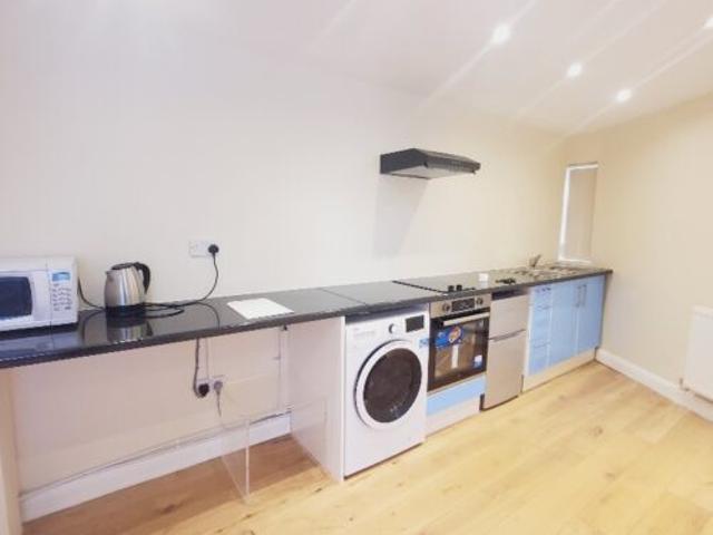 Apartment at Garrick Avenue, Greater London