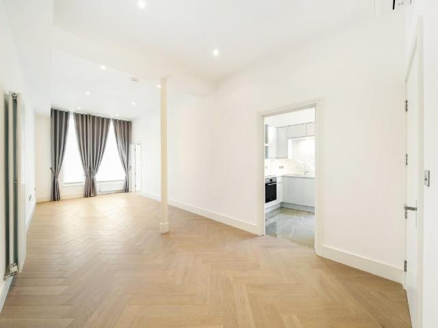 Apartment at Garway Road, City of Westminster