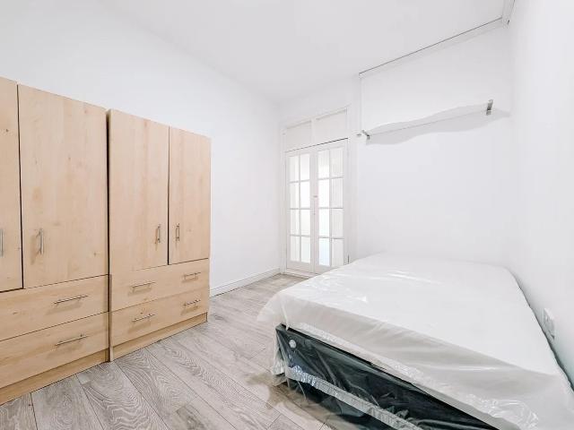 Apartment at Gladesmore Road, Greater London