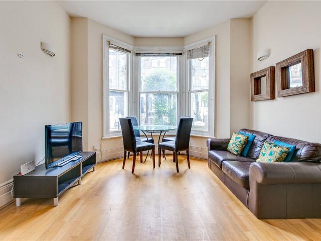 Apartment at Glazbury Road, Greater London