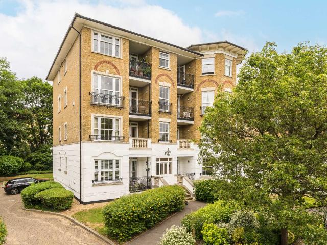 Apartment at Glen Albyn Road, Greater London