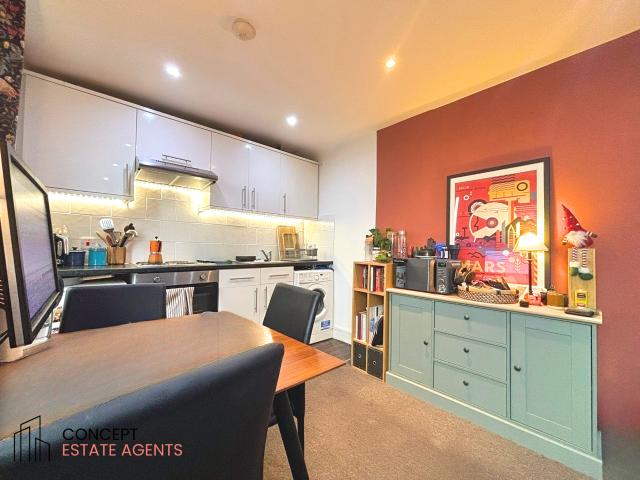 Apartment at Glenburnie Road, Greater London