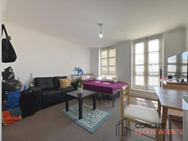 Apartment at Glenburnie Road, Greater London
