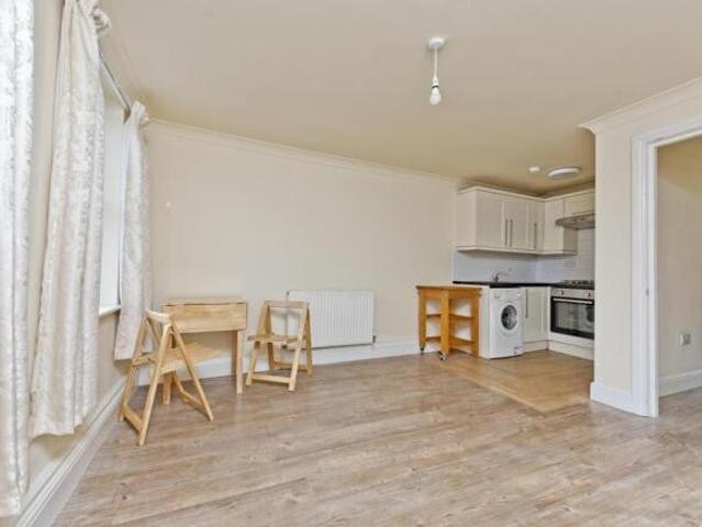 Apartment at Glenburnie Road, Greater London
