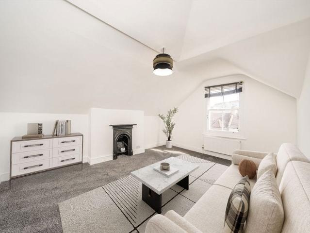 Apartment at Gleneagle Road, Greater London
