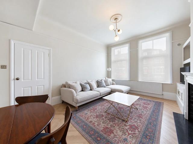 Apartment at Gleneagle Road, Greater London