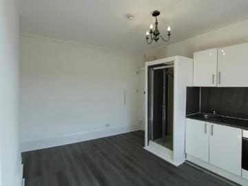 Apartment at Gleneagle Road, Greater London