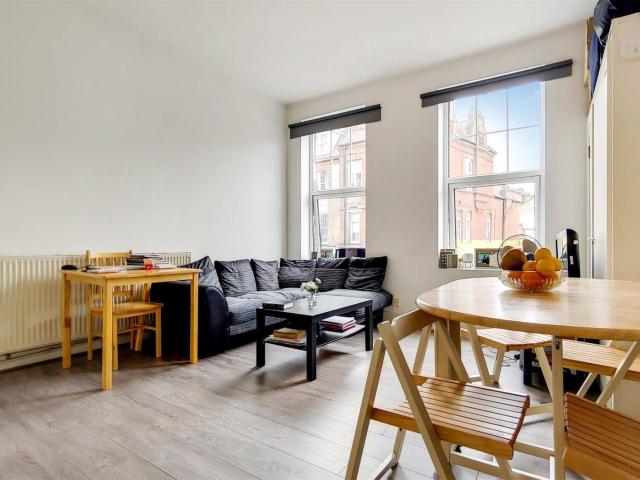 Apartment at Gleneldon Mews, Greater London
