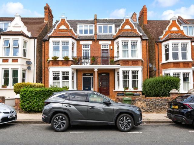 Apartment at Gleneldon Road, Greater London