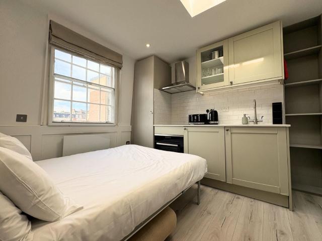 Apartment at High Street, Street