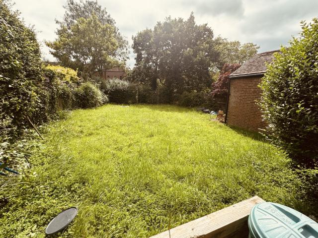 Apartment at Grand Avenue, Greater London