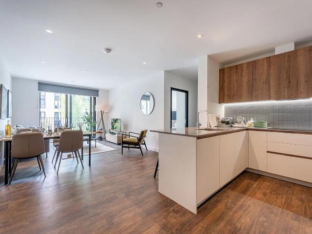Apartment at Grand Union Canal Paddington Arm towpath, Greater London