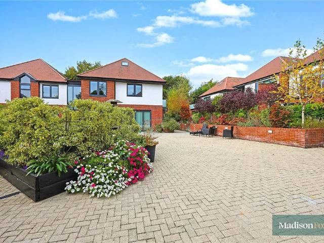 Apartment at Grange Crescent, Epping Forest