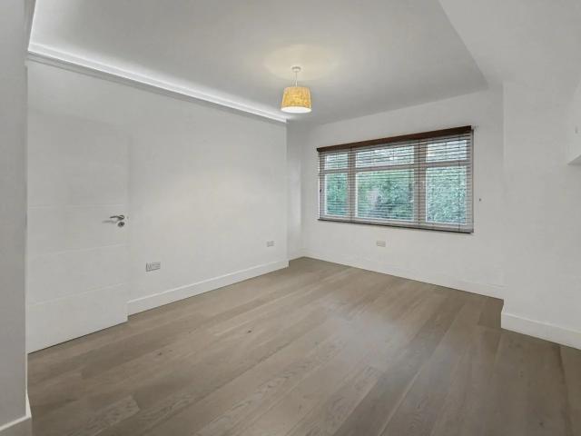 Apartment at Great North Road, Greater London