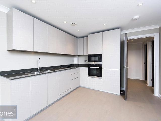 Apartment at Great North Way, Greater London