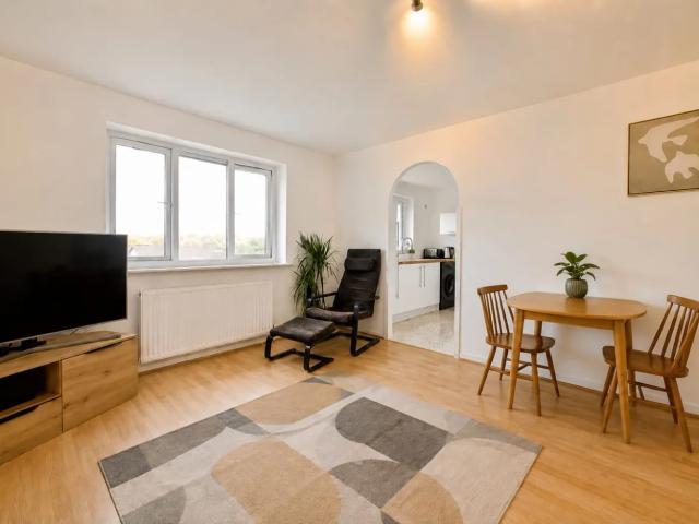 Apartment at Greenway Close, Greater London
